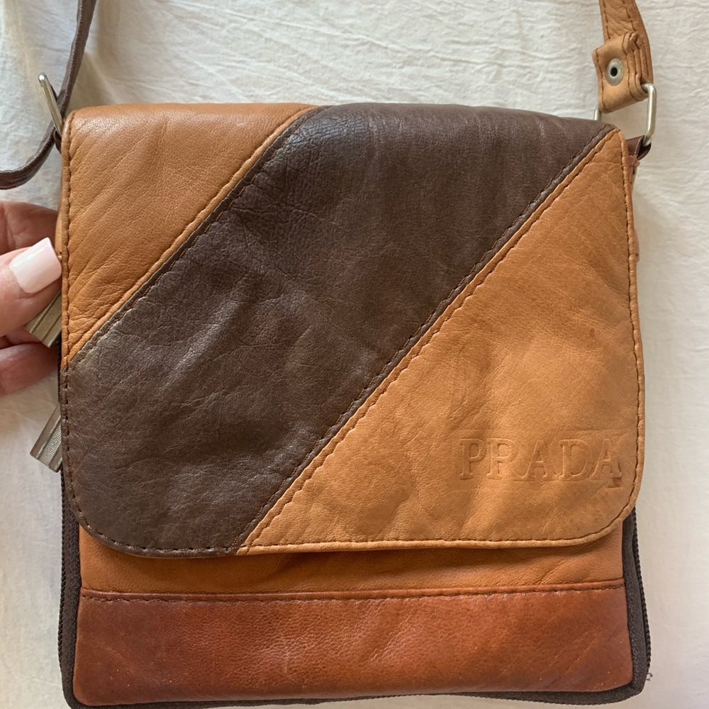 VINTAGE PRADA LEATHER CROSSBODY